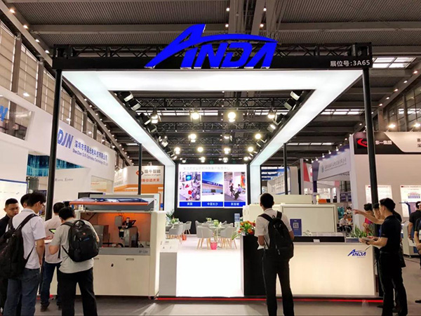 實(shí)時報(bào)道】聚焦安達(dá)｜3D曲面玻璃展